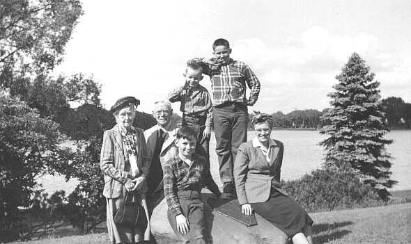 Edith and William Leonard, Warren and James (back); Robert and Catherine (front)